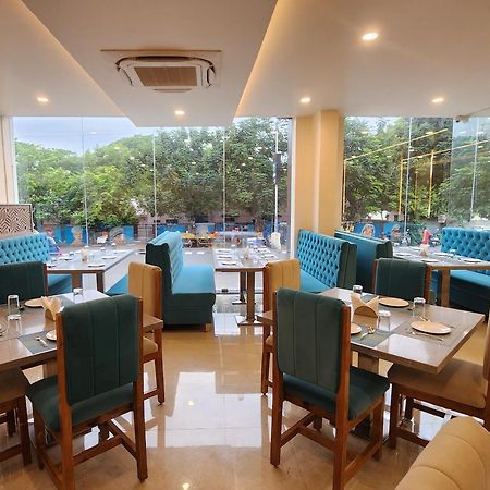 טירופאטי Hotel Janas מראה חיצוני תמונה