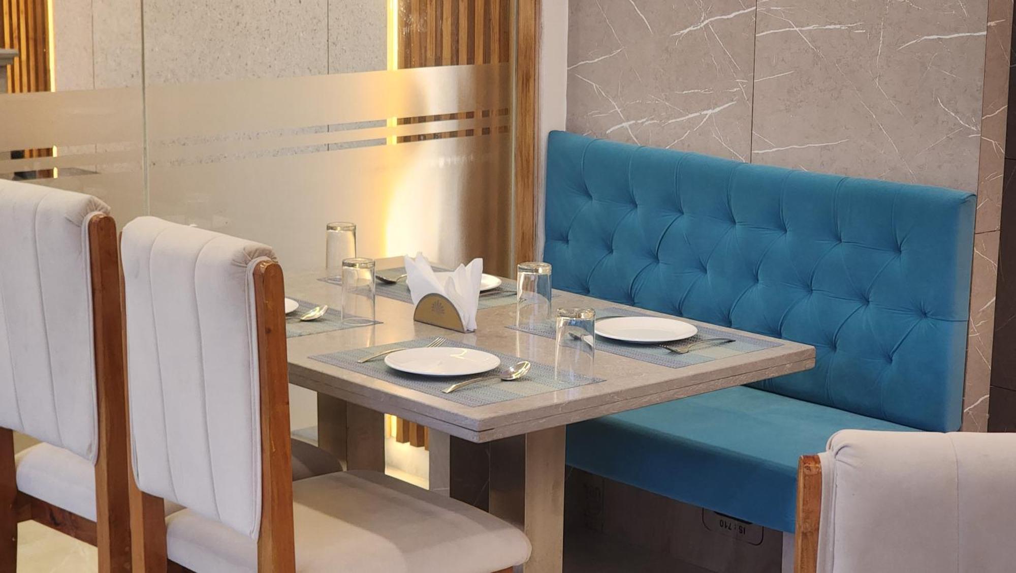 טירופאטי Hotel Janas מראה חיצוני תמונה