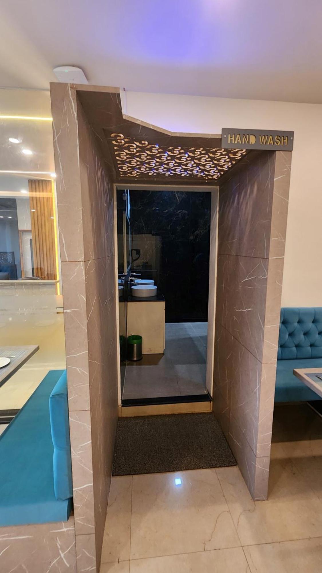 טירופאטי Hotel Janas מראה חיצוני תמונה