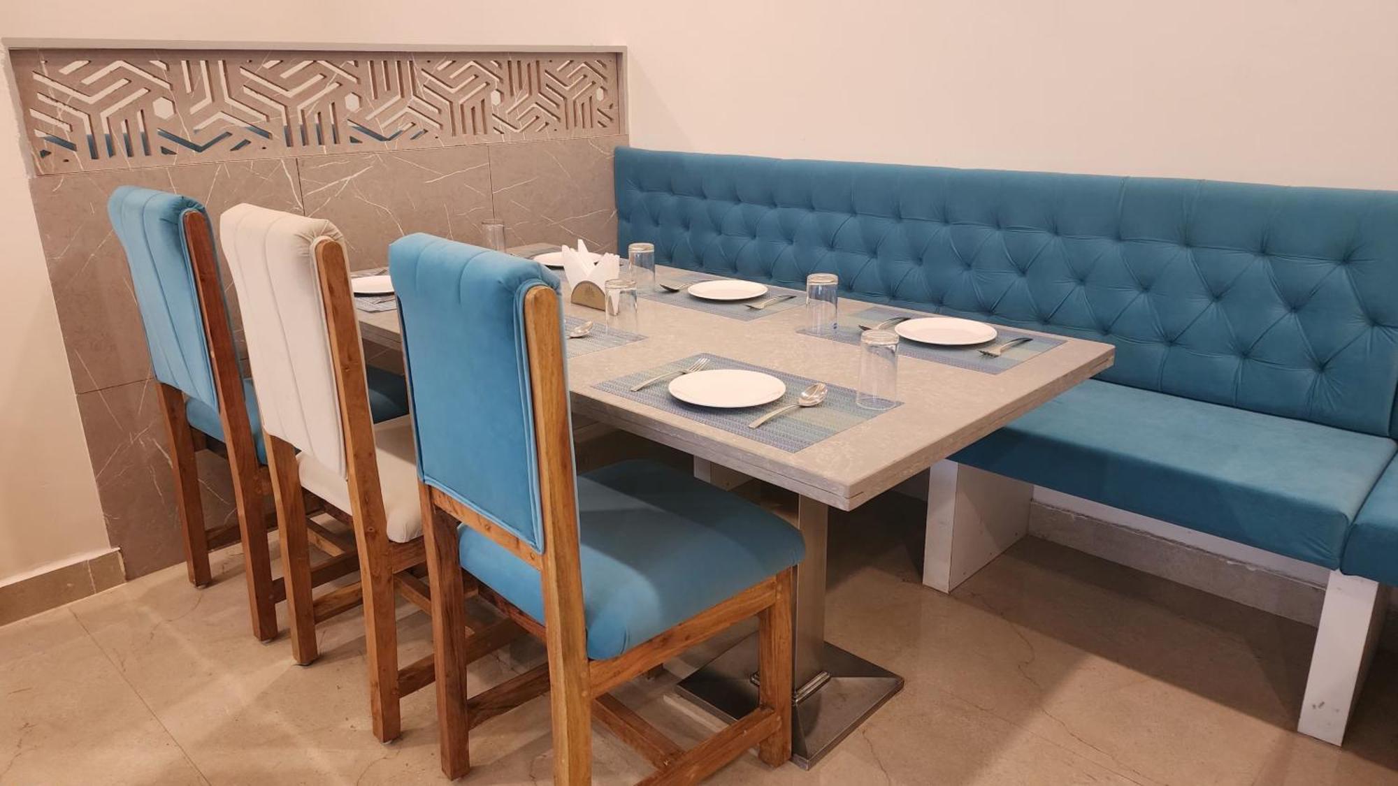טירופאטי Hotel Janas מראה חיצוני תמונה