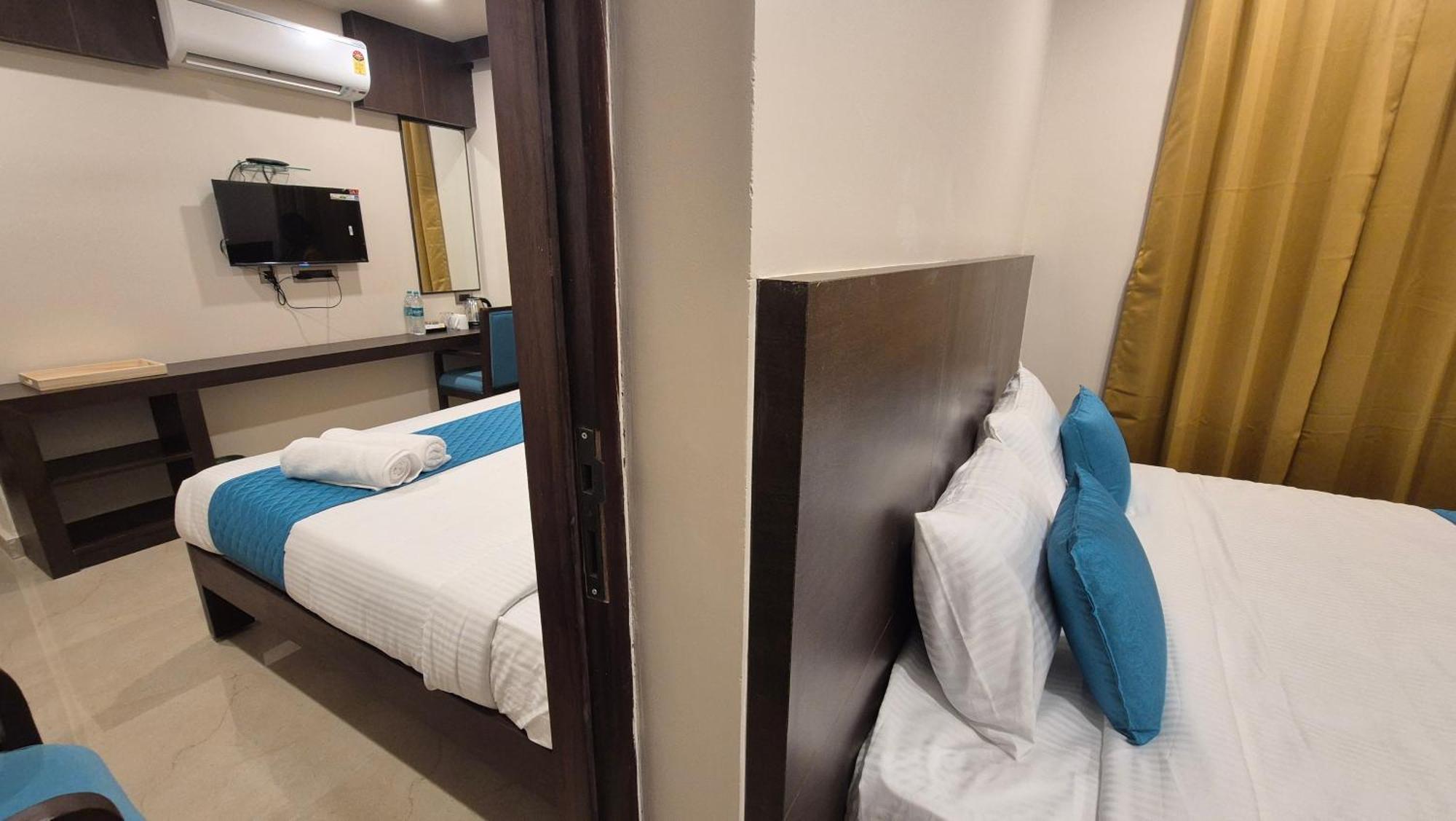 טירופאטי Hotel Janas מראה חיצוני תמונה
