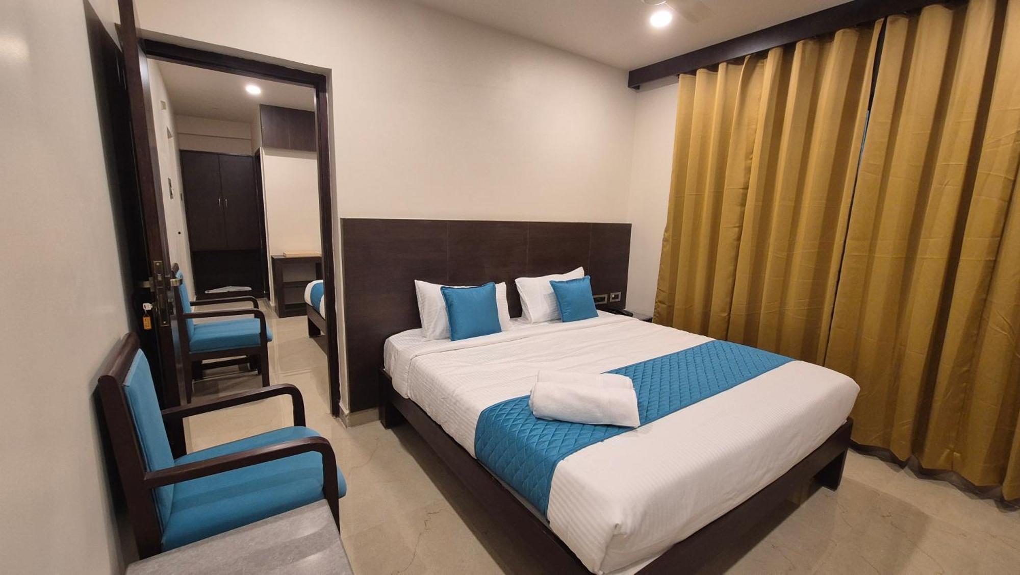 טירופאטי Hotel Janas מראה חיצוני תמונה