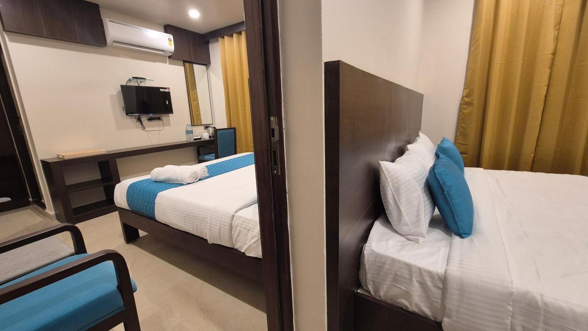 טירופאטי Hotel Janas מראה חיצוני תמונה