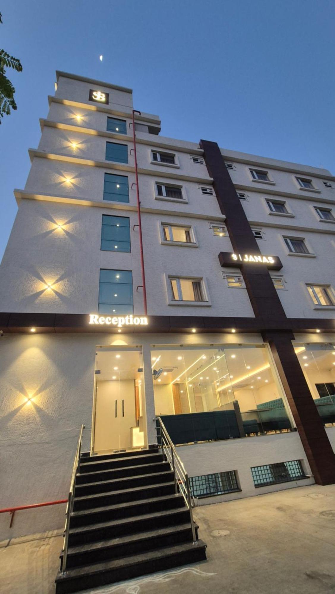 טירופאטי Hotel Janas מראה חיצוני תמונה