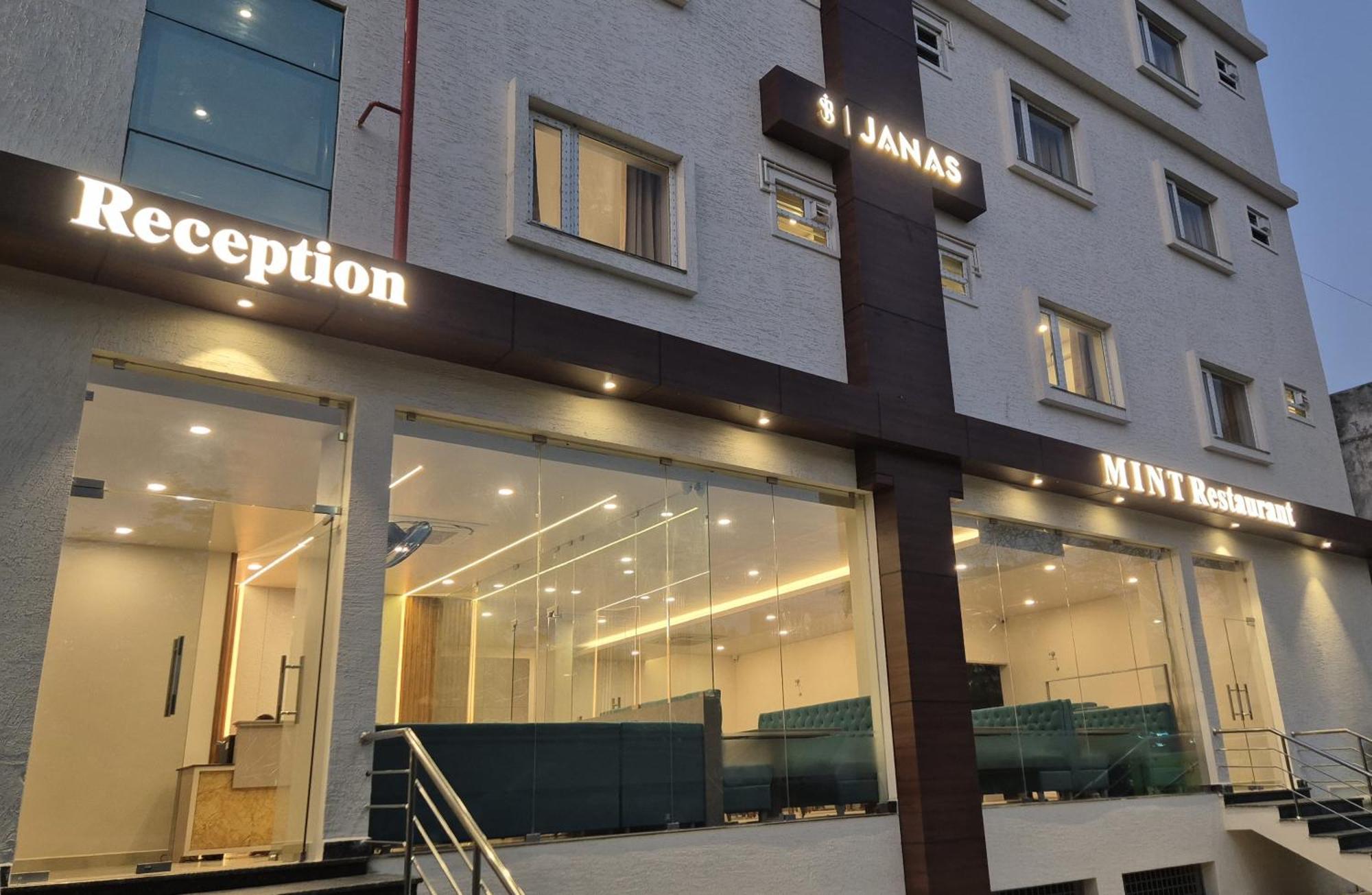 טירופאטי Hotel Janas מראה חיצוני תמונה