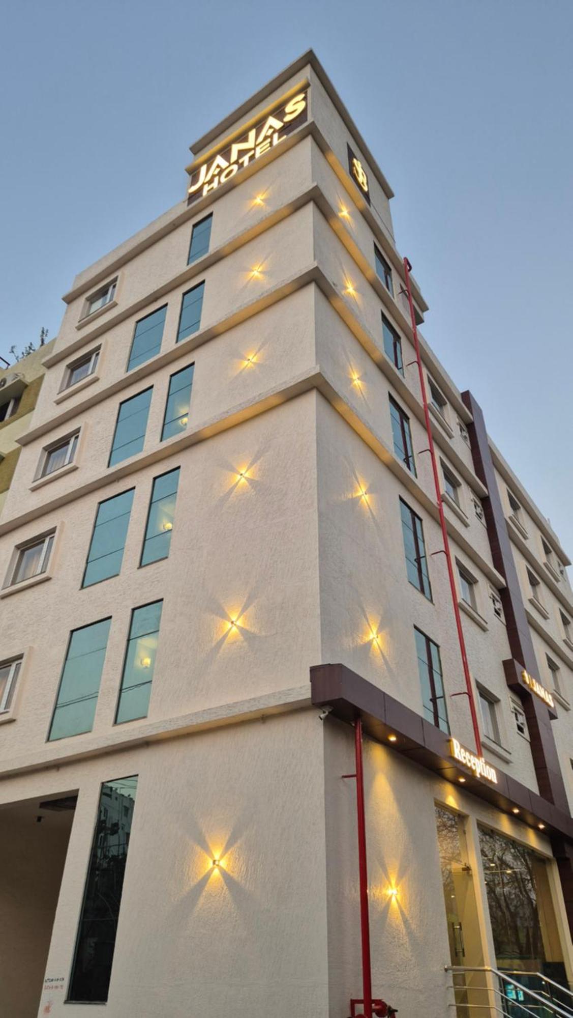 טירופאטי Hotel Janas מראה חיצוני תמונה
