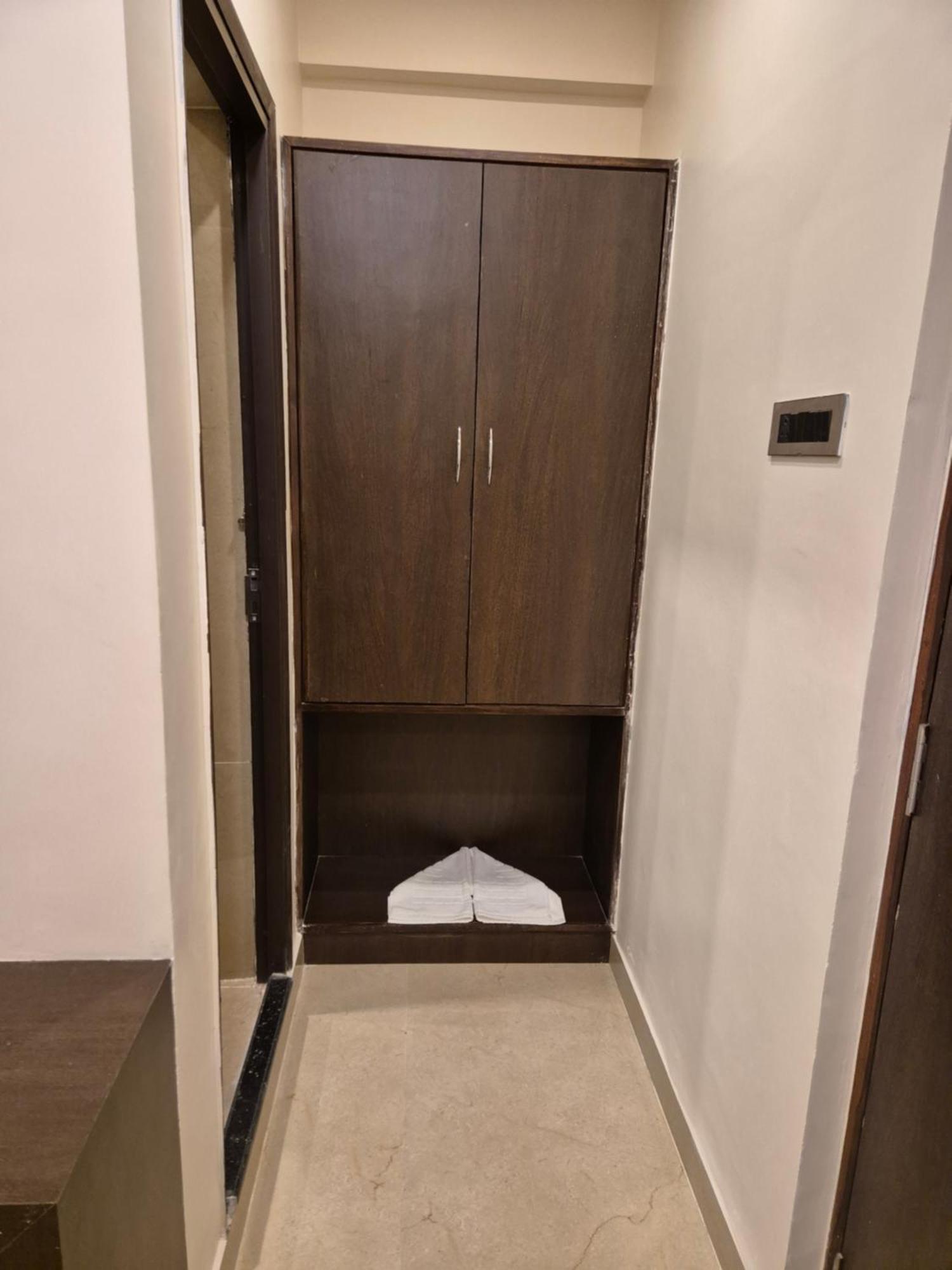 טירופאטי Hotel Janas מראה חיצוני תמונה