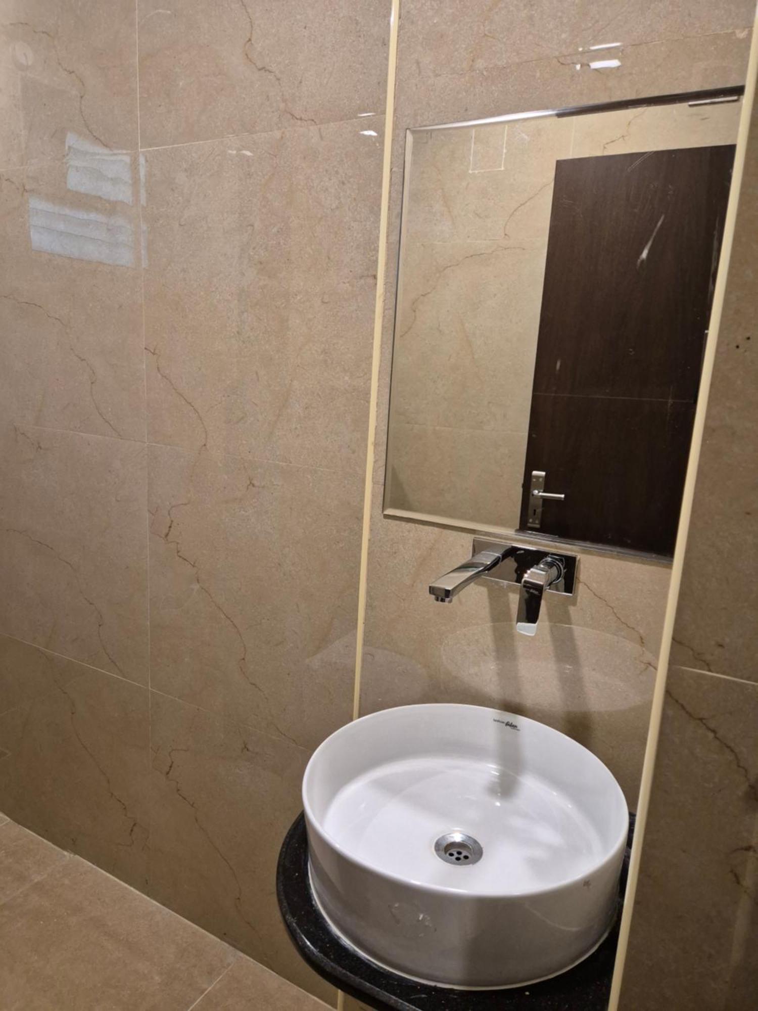 טירופאטי Hotel Janas מראה חיצוני תמונה