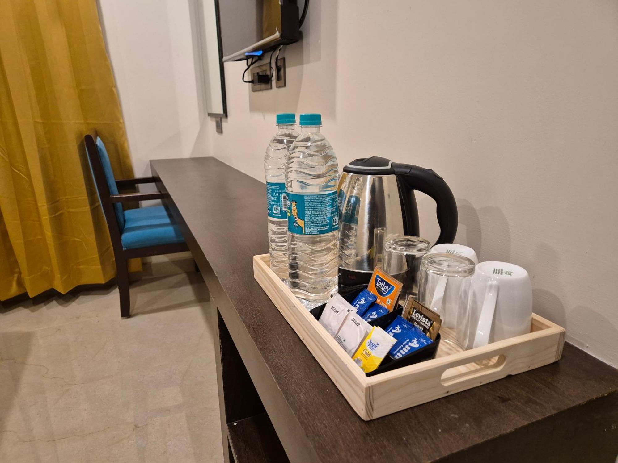 טירופאטי Hotel Janas מראה חיצוני תמונה